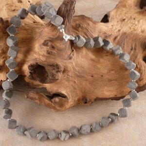 Halskette mit Holzwürfel und 925 Silber Perlen Grau