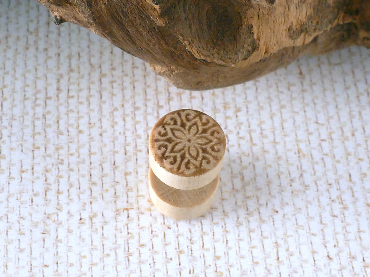 Fake Ohrstecker Holz – Bild 4