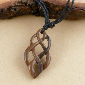 Kette mit Holz Anhänger Keltenknoten